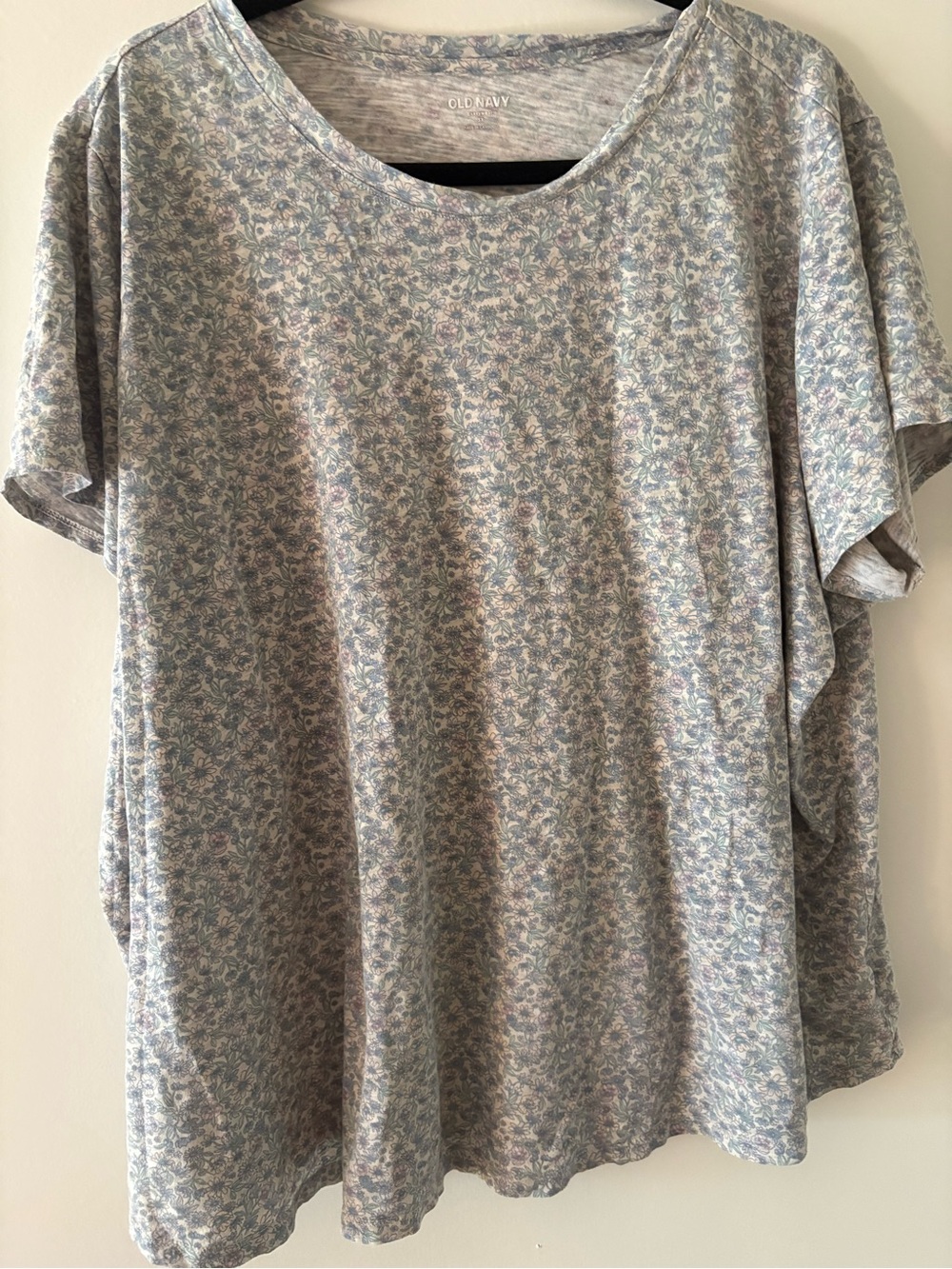 Two Old Navy Women's Short Sleeve T-shirts